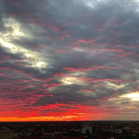 Skyview Apartament *